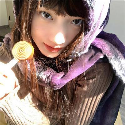 院子里的女人